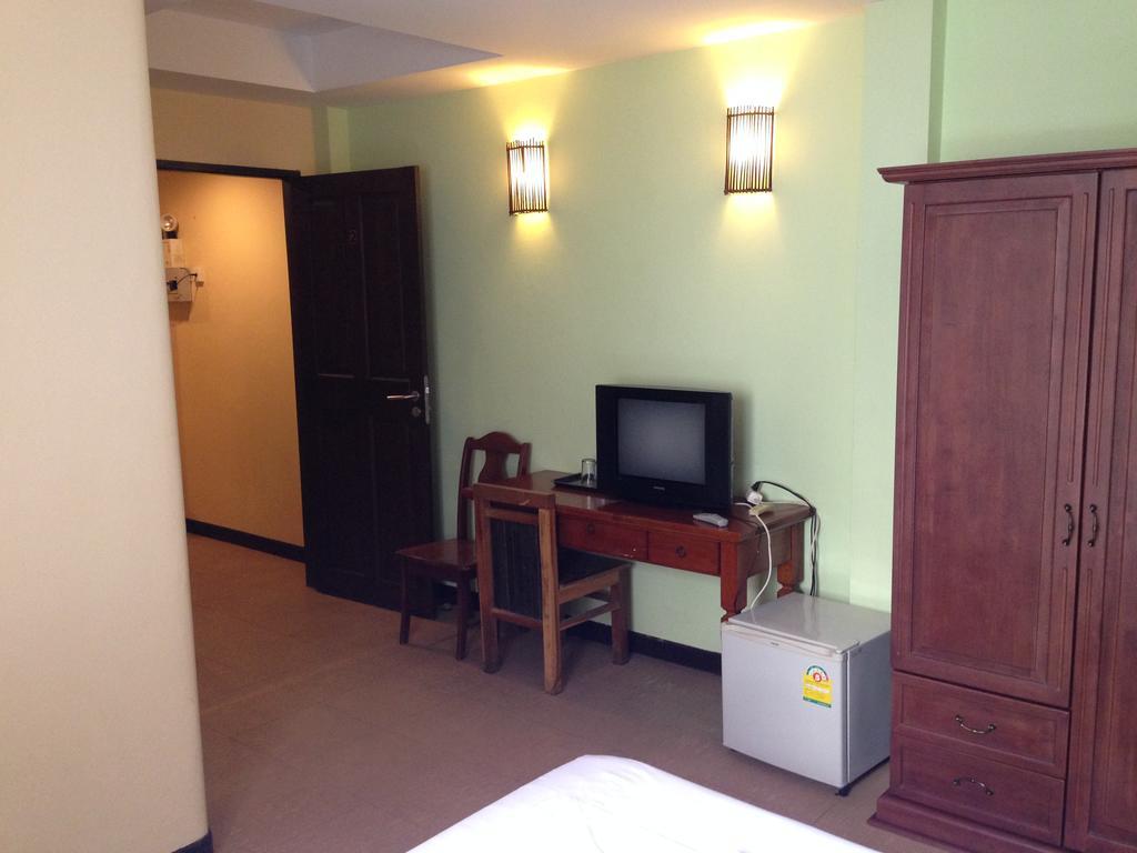 Tropicoza Hostel Patong Room photo